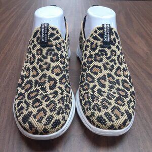 Skechers Women's size 7 Gowalk 5 Slip on Sneakers Leopard Print SN 124221